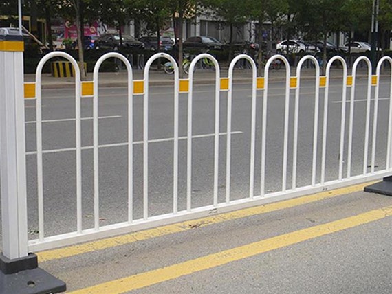 市政道路護欄網的高度有什么標準要求？云南北辛護欄網廠家分享